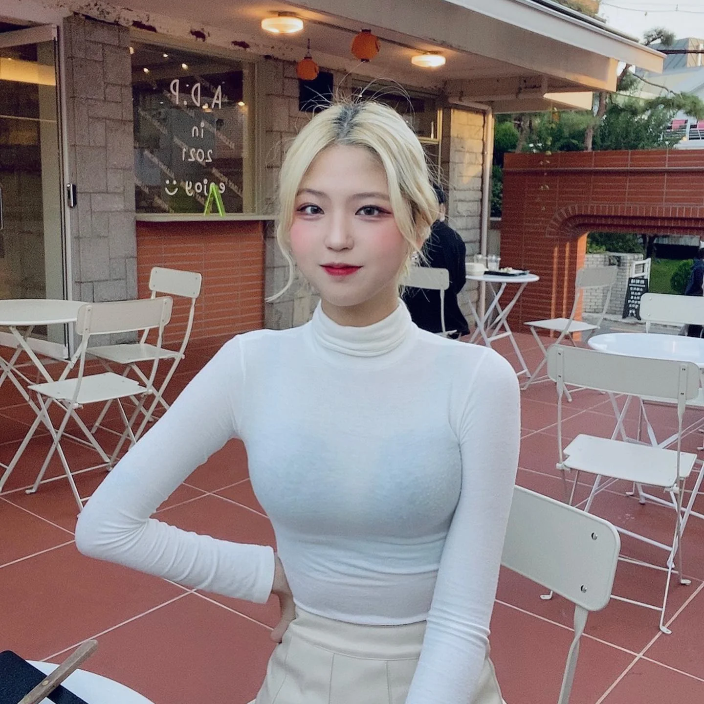 Cute blonde picture 4 of 4