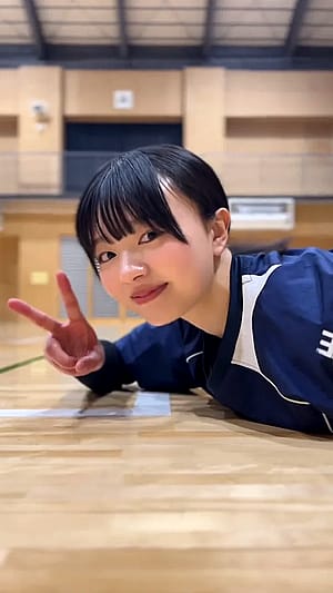 "jang! it's meee!🏐✌️"'