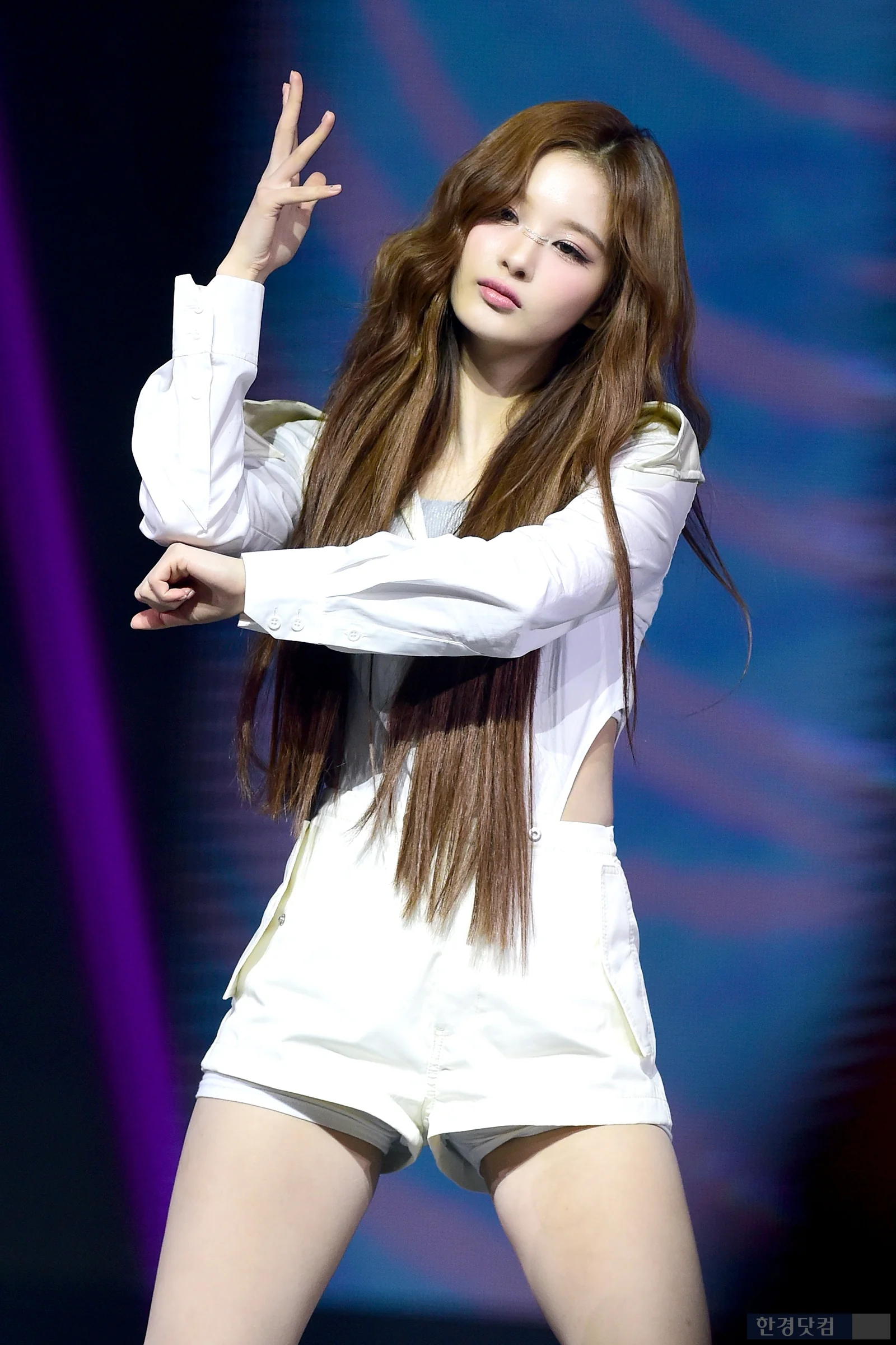 NMIXX Sullyoon picture 1 of 3