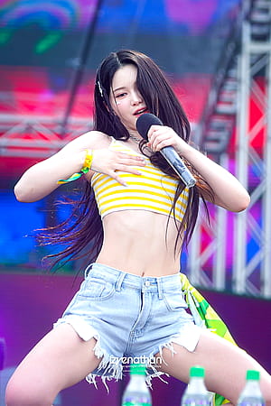 tripleS Mayu'