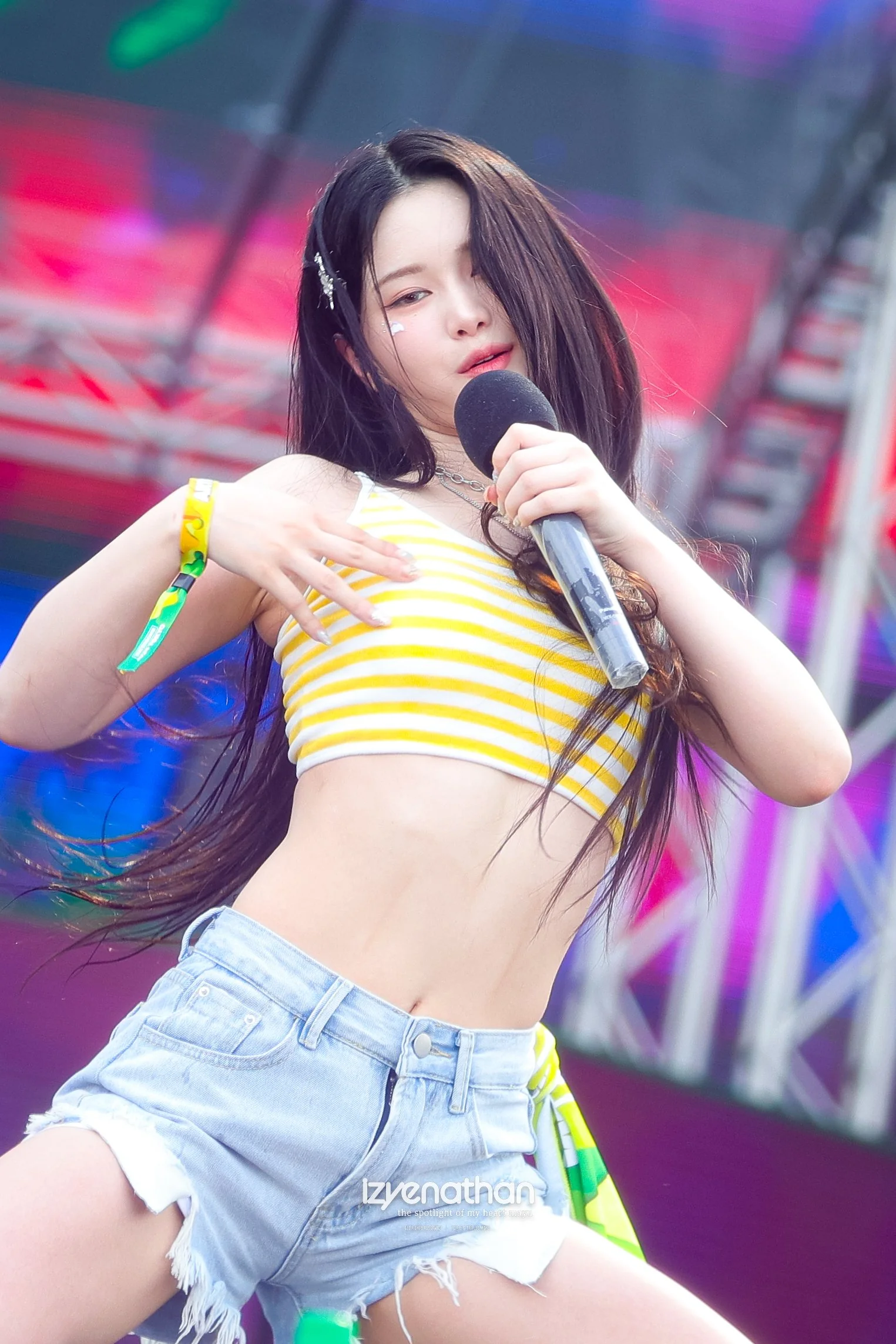 tripleS Mayu picture 2 of 2