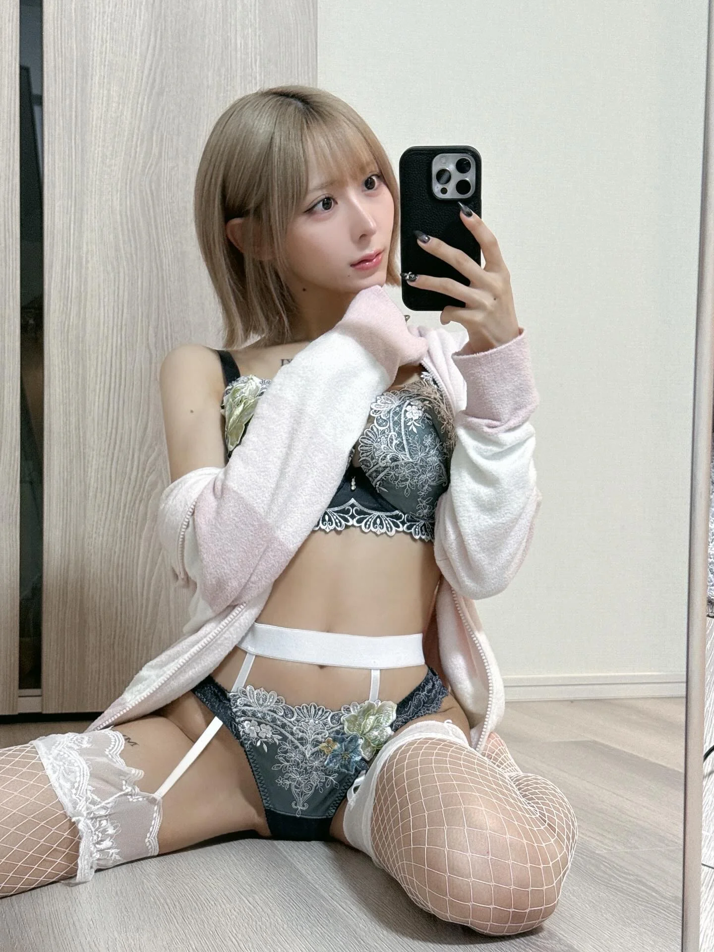 Asian blonde picture 2 of 2