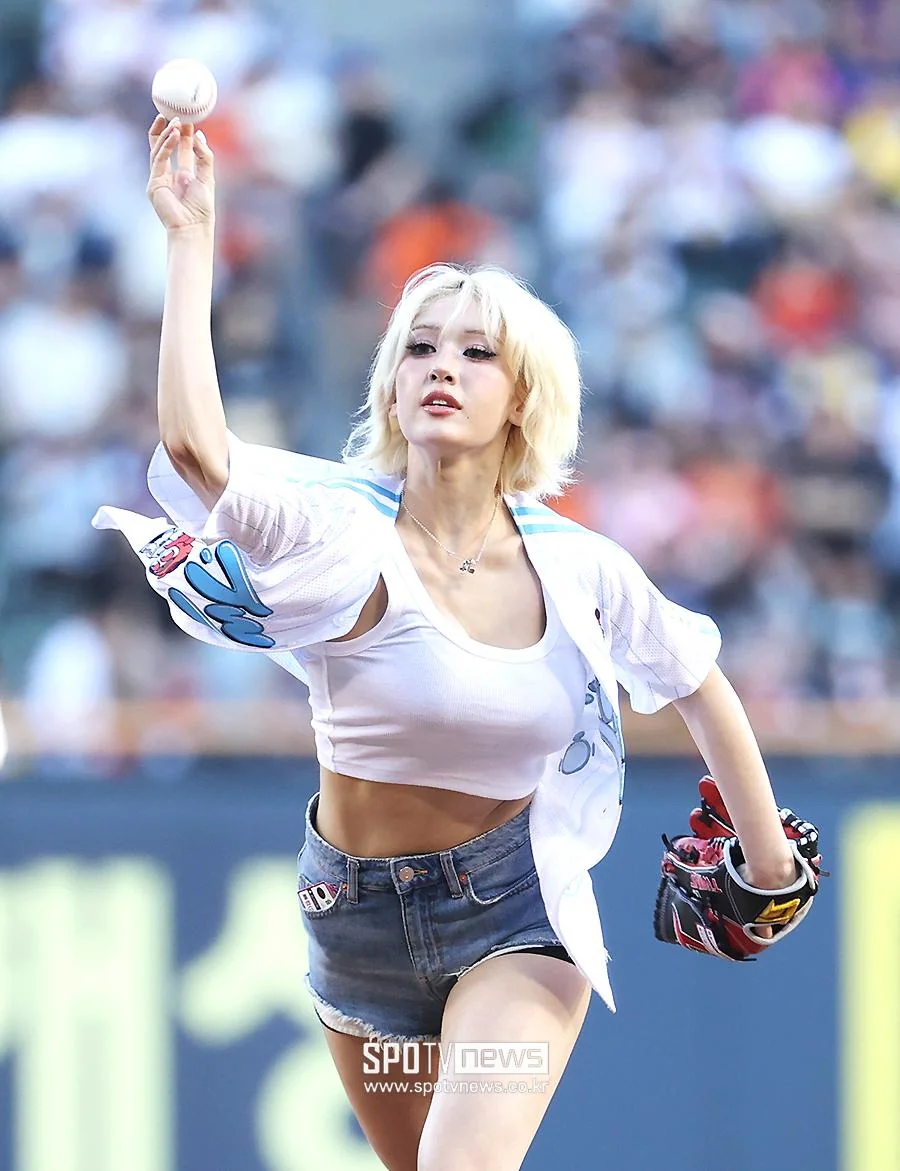 Somi picture 2 of 3