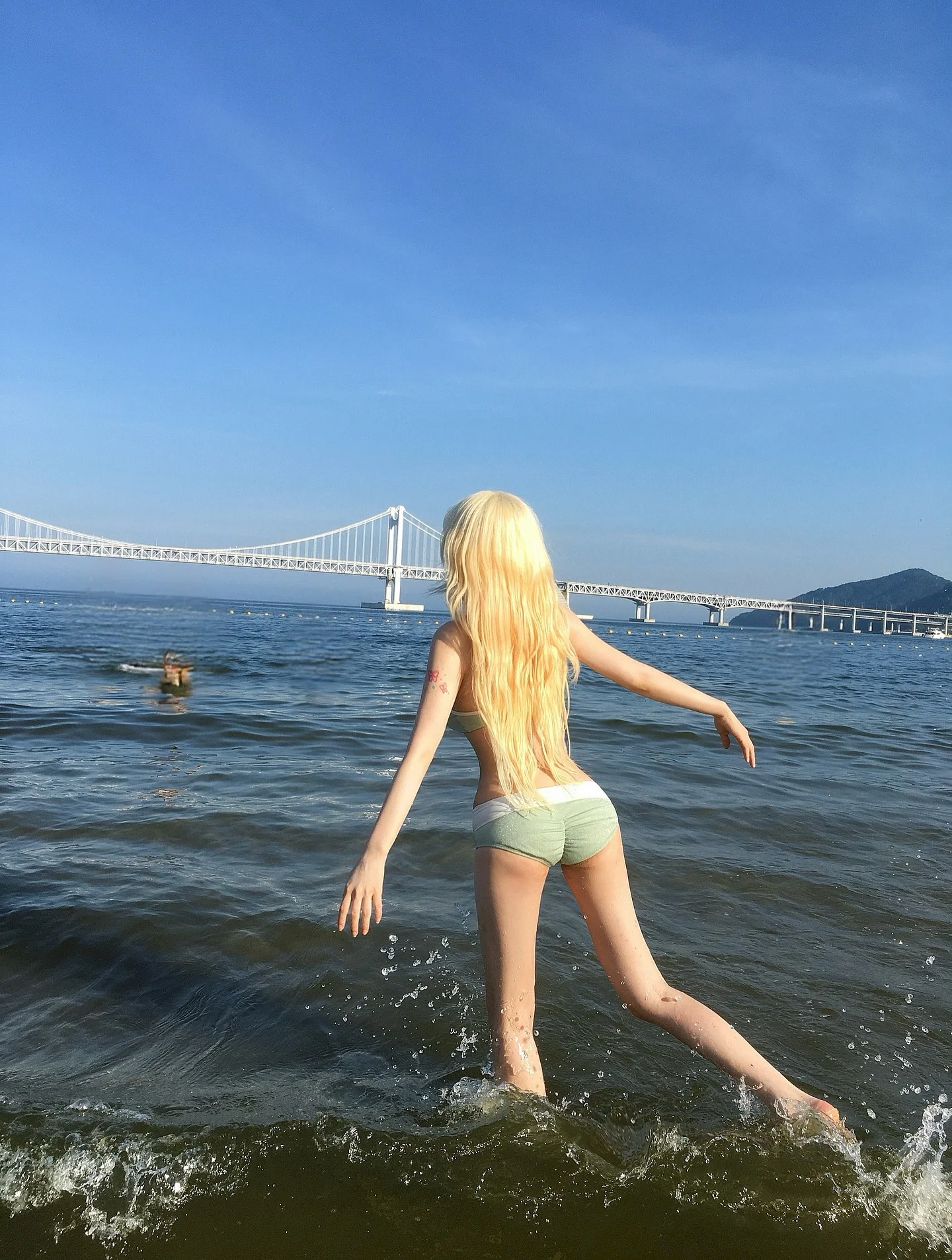Asian blonde picture 4 of 7