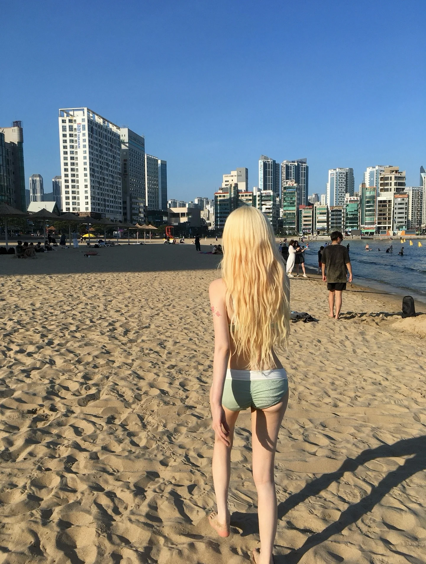Asian blonde picture 6 of 7