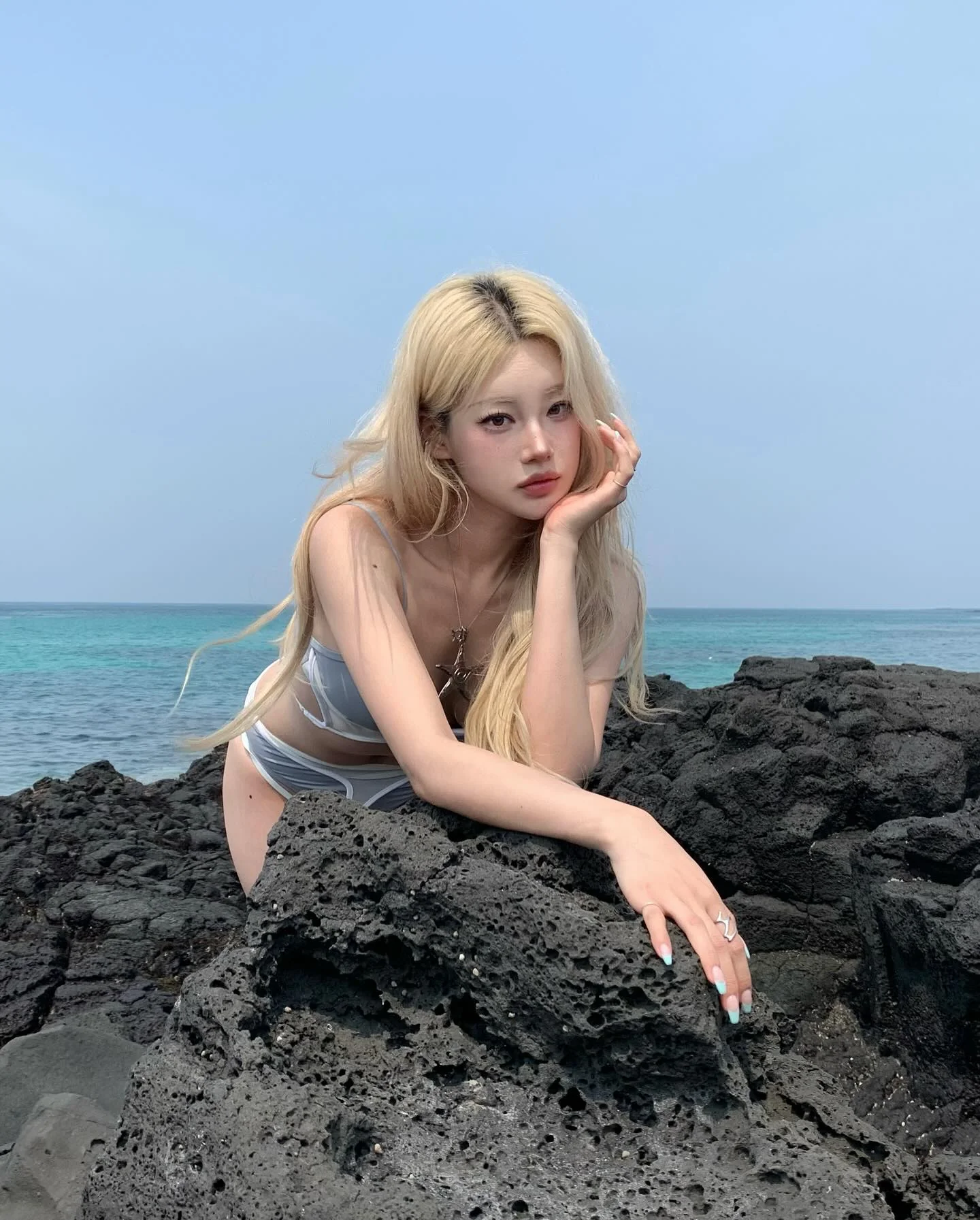 Asian blonde picture 5 of 7