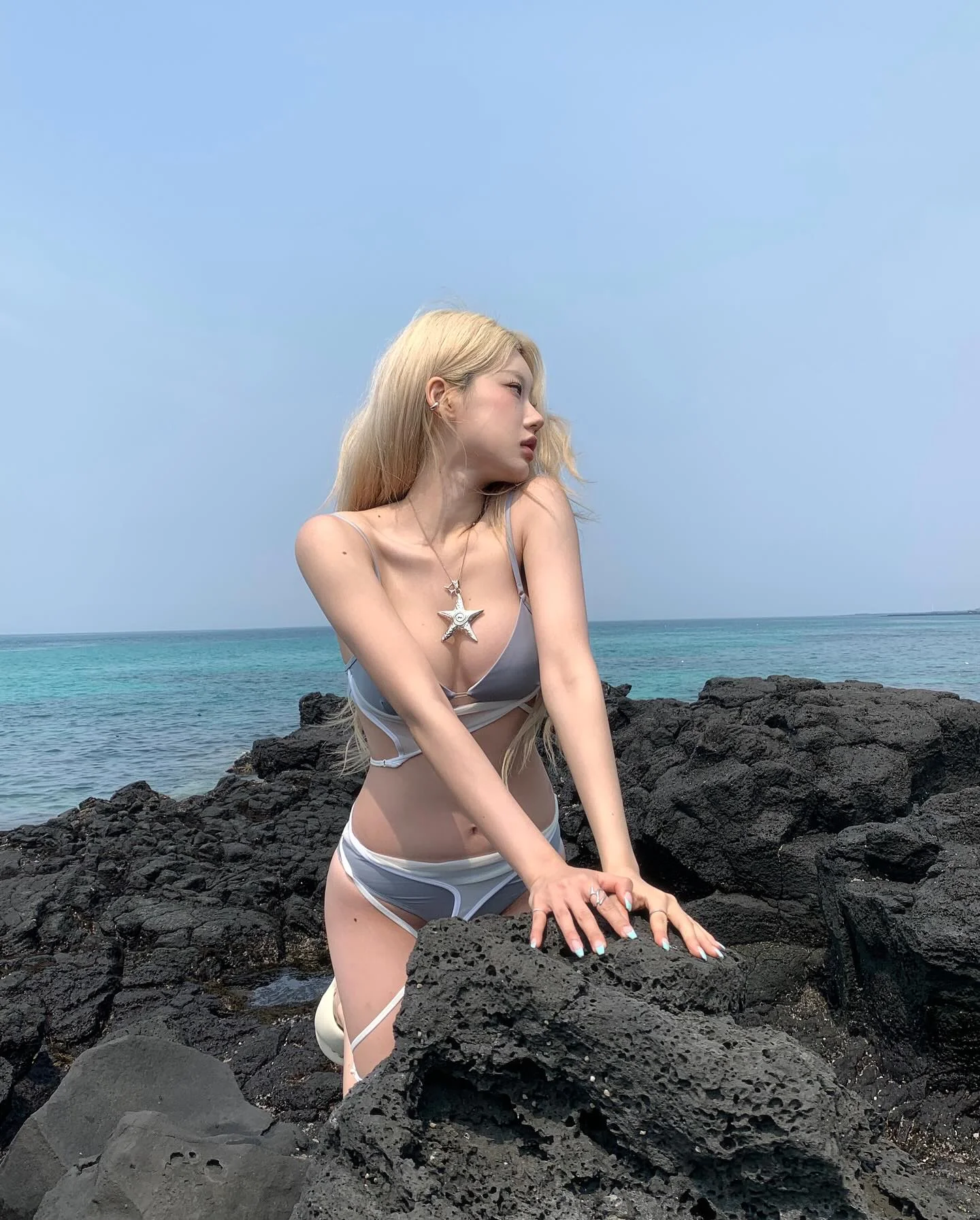 Asian blonde picture 6 of 7
