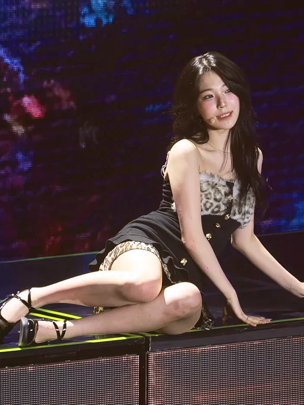 fromis_9 Jiheon picture 3 of 4