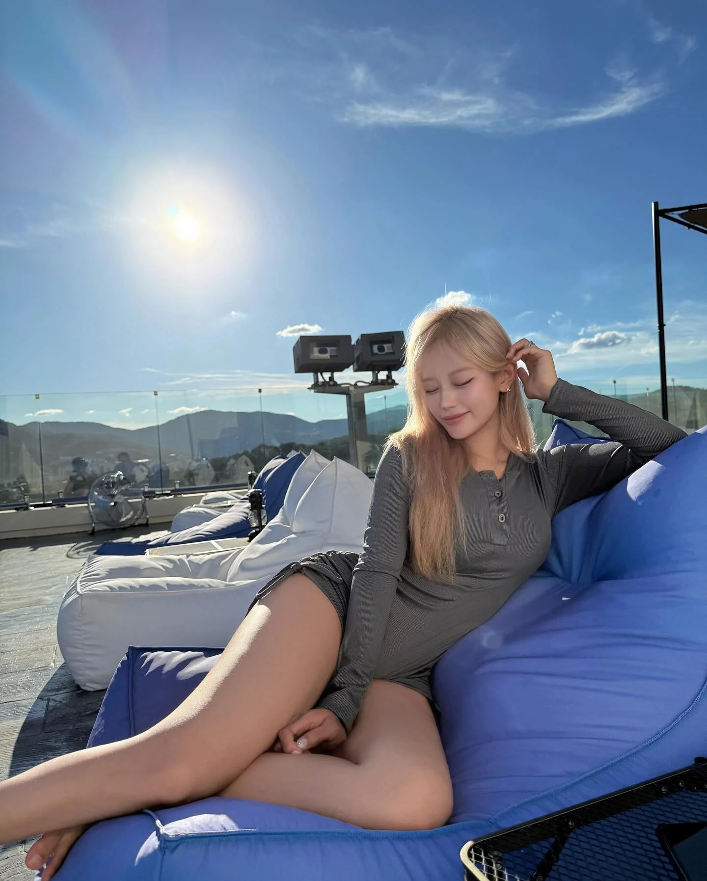 Asian blonde picture 4 of 4