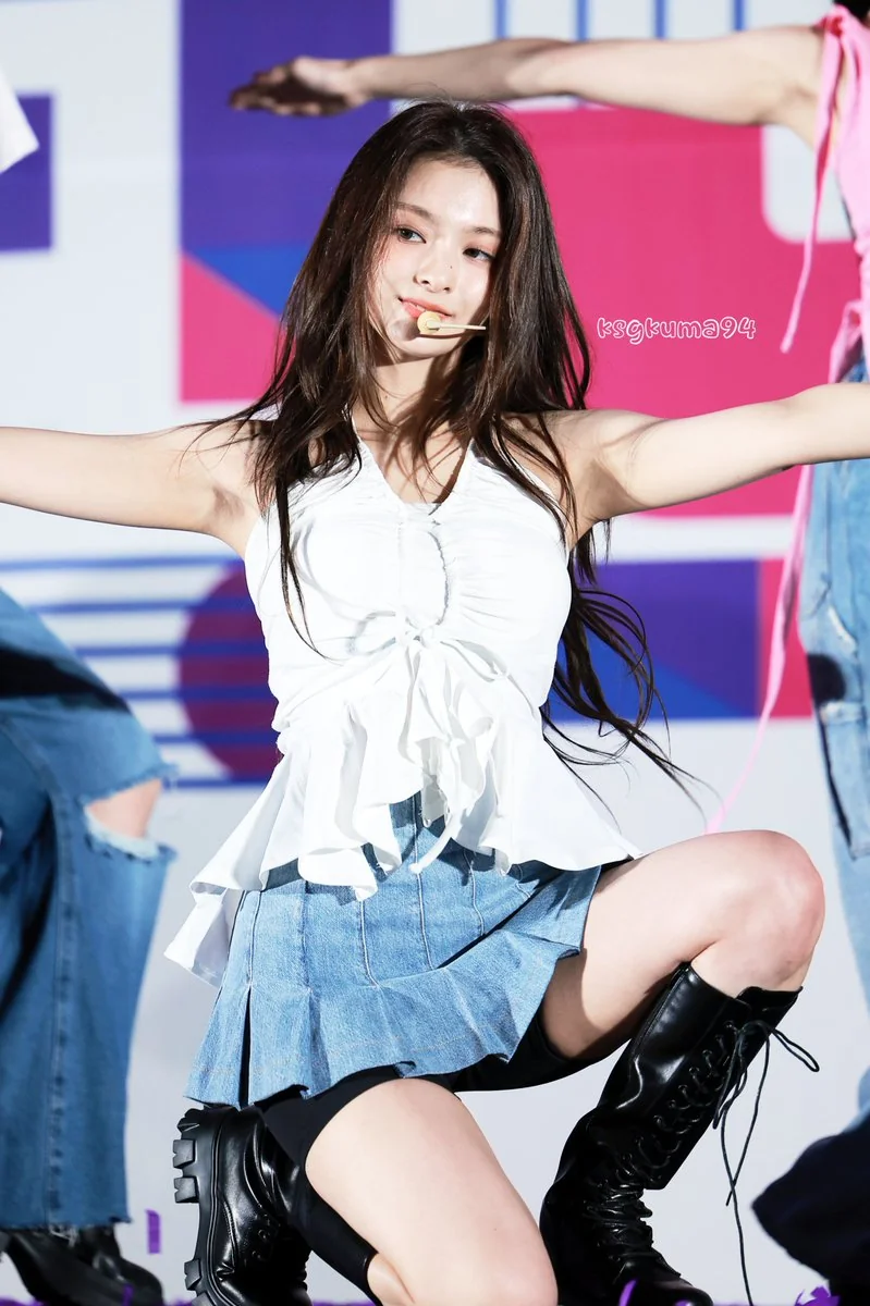 fromis_9 Nagyung picture 1 of 2