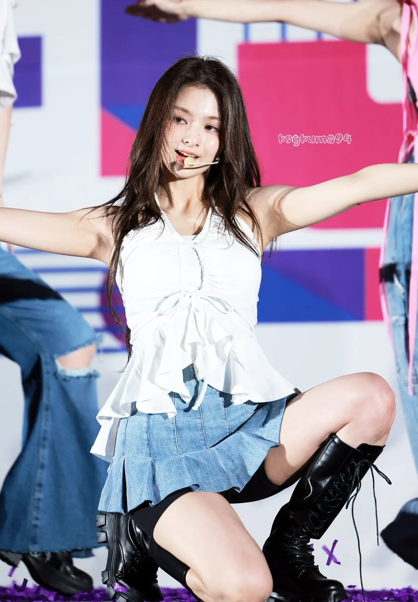 fromis_9 Nagyung picture 2 of 2