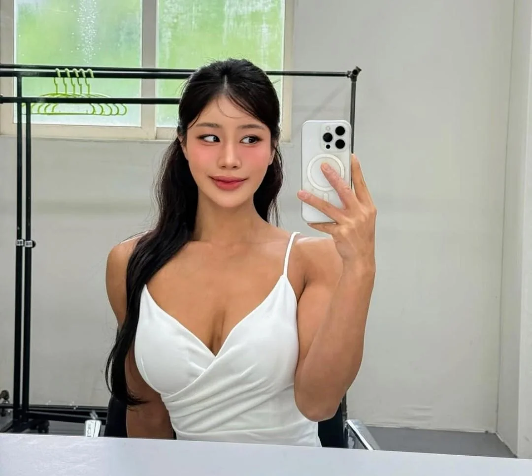 Hyeji Yoo picture 3 of 7