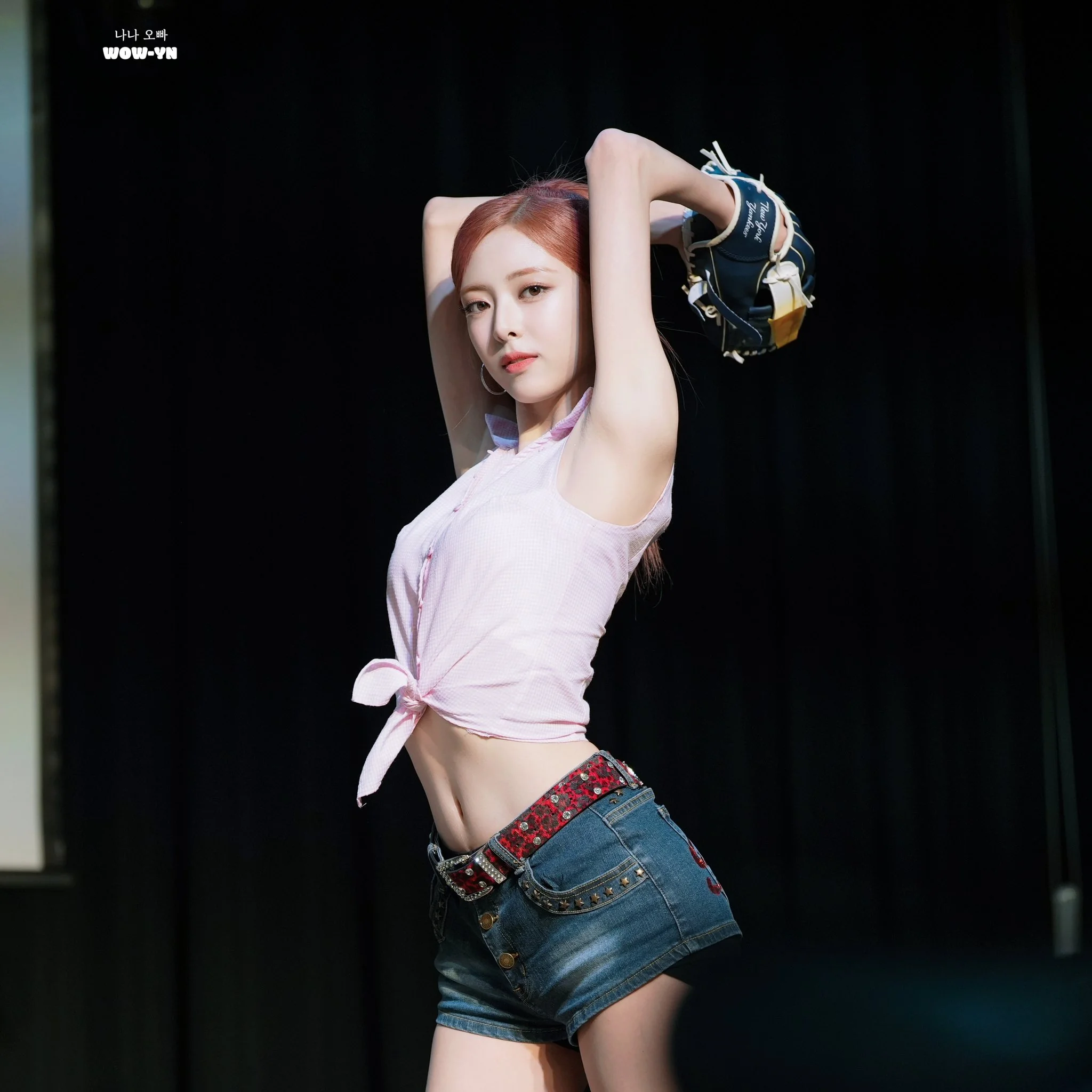 ITZY Yuna picture 1 of 2