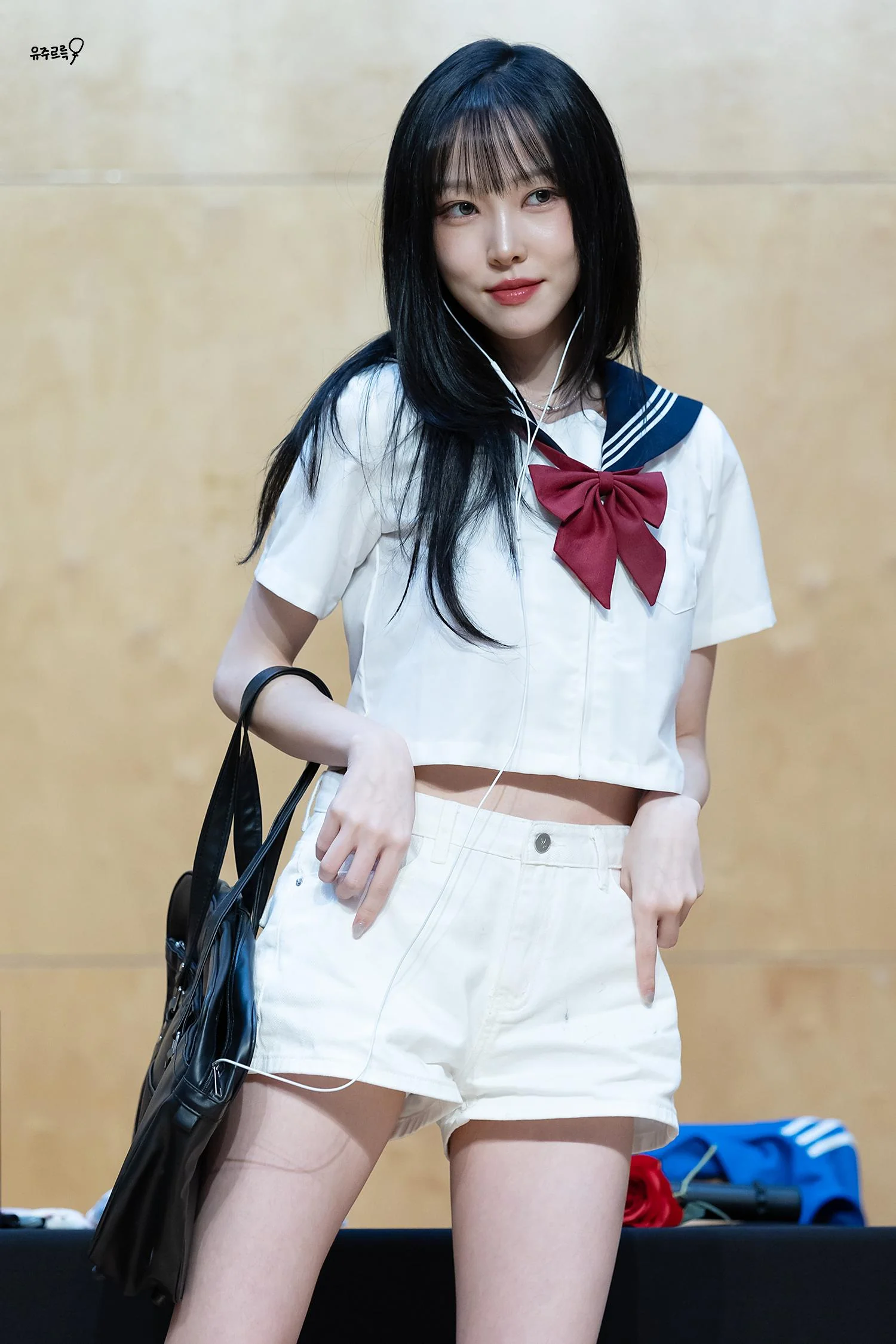 Yuju picture 1 of 2