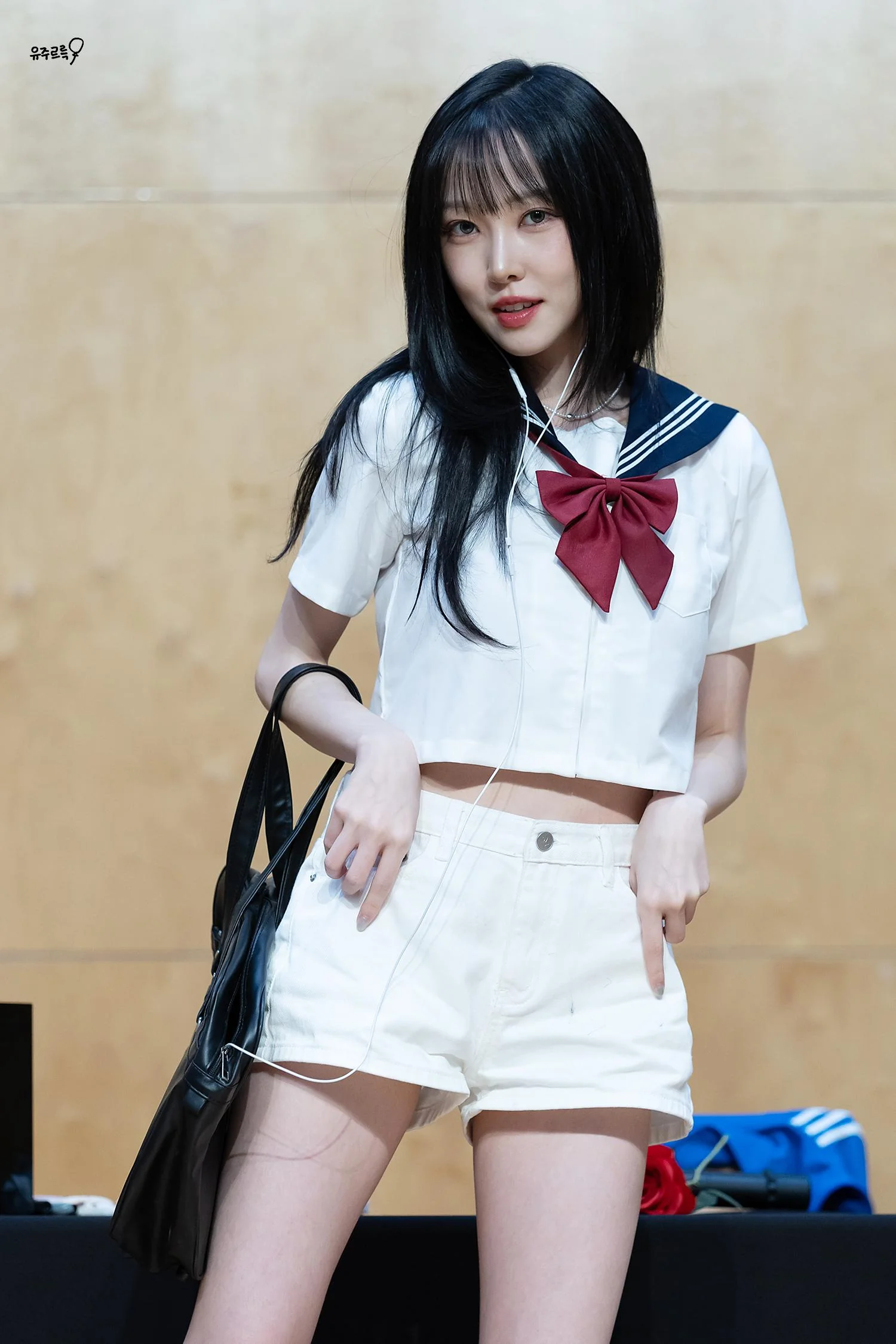 Yuju picture 2 of 2