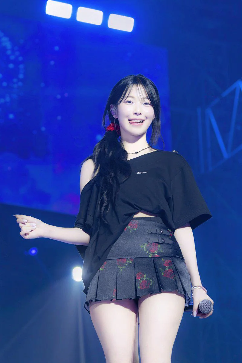 fromis_9 Jiheon picture 1 of 1