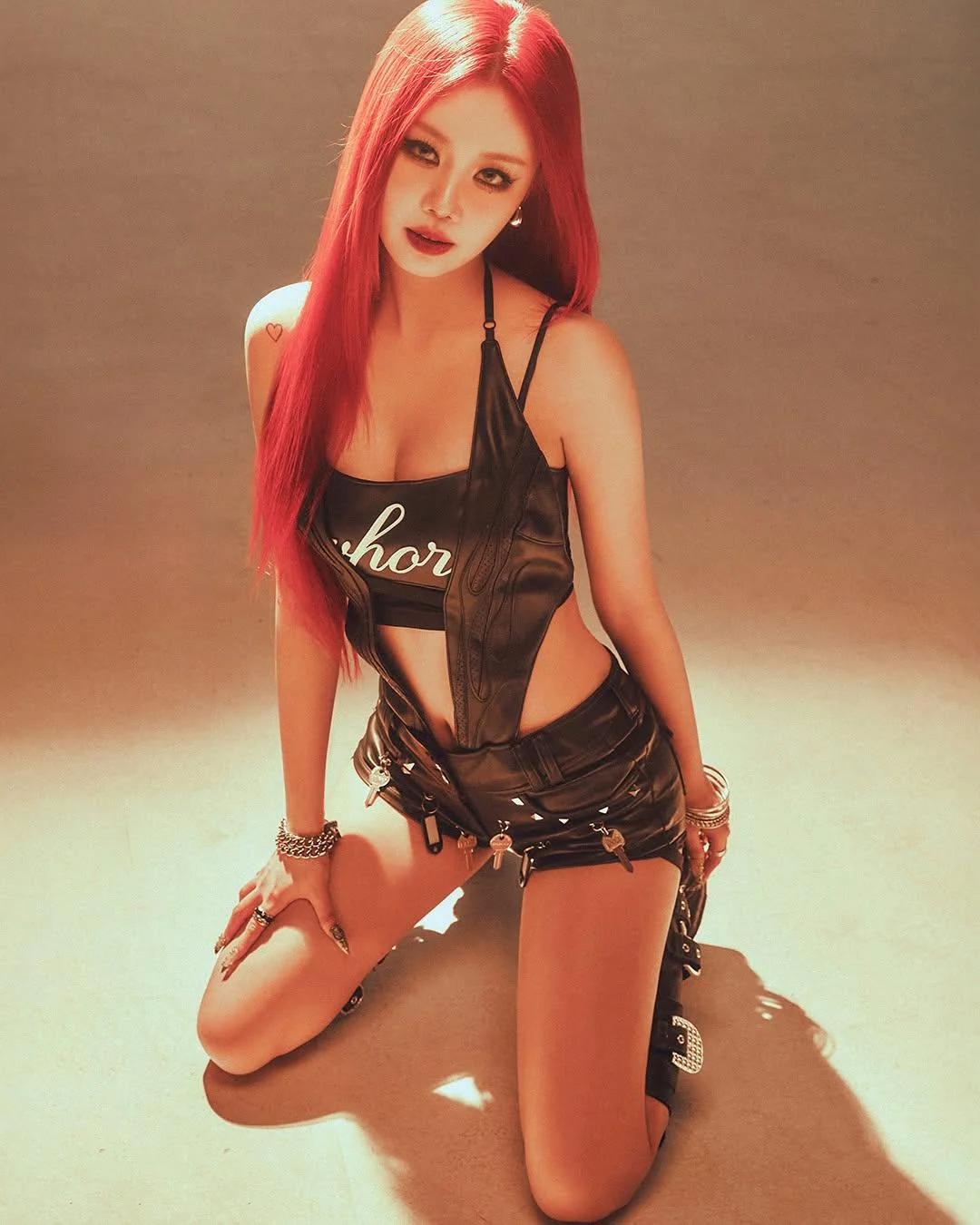 Soojin picture 1 of 1
