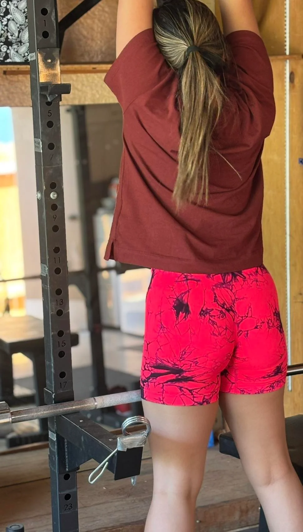 Stretching it out at home 🙆🏻‍♀️ picture 1 of 2