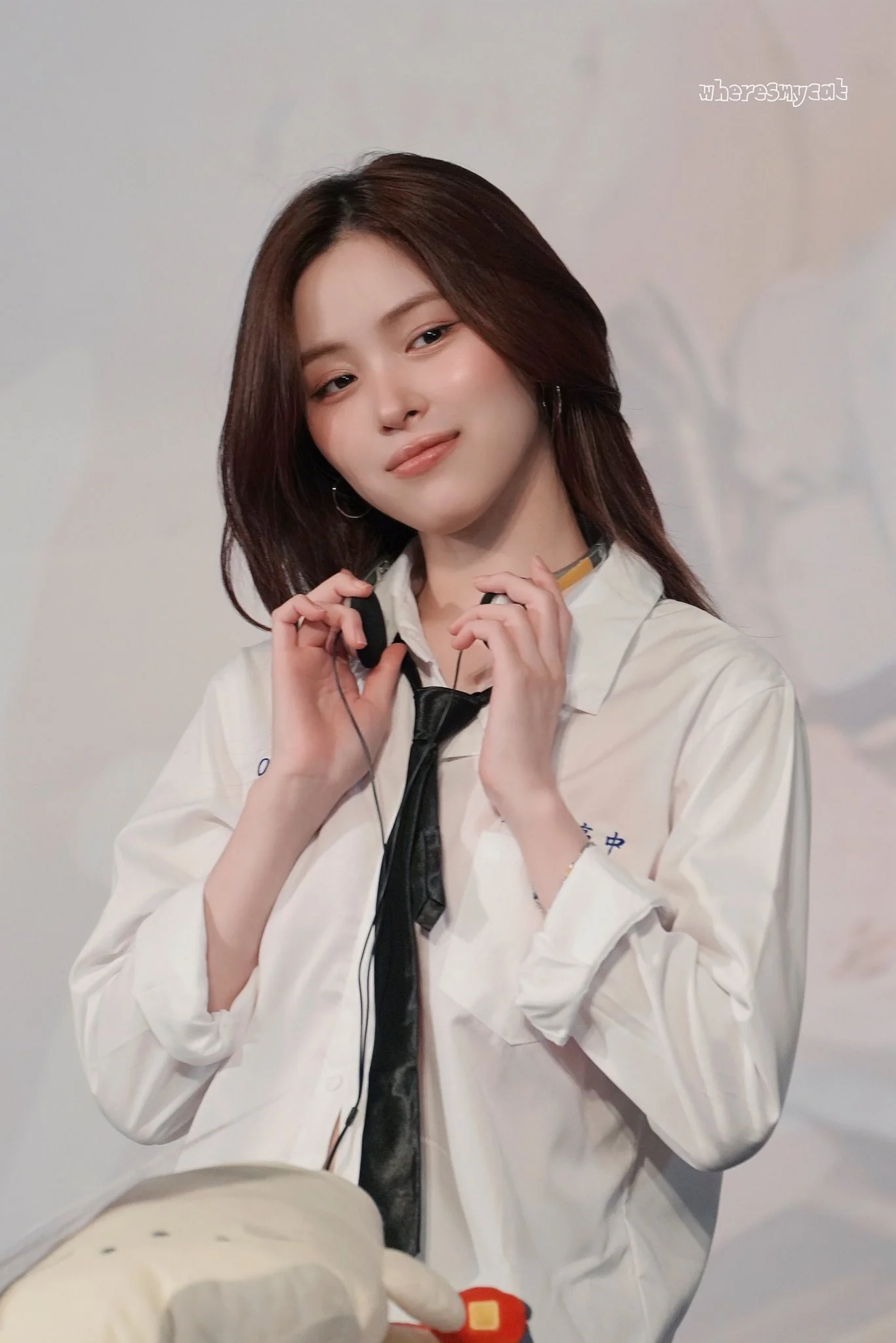 Itzy Ryujin picture 1 of 2