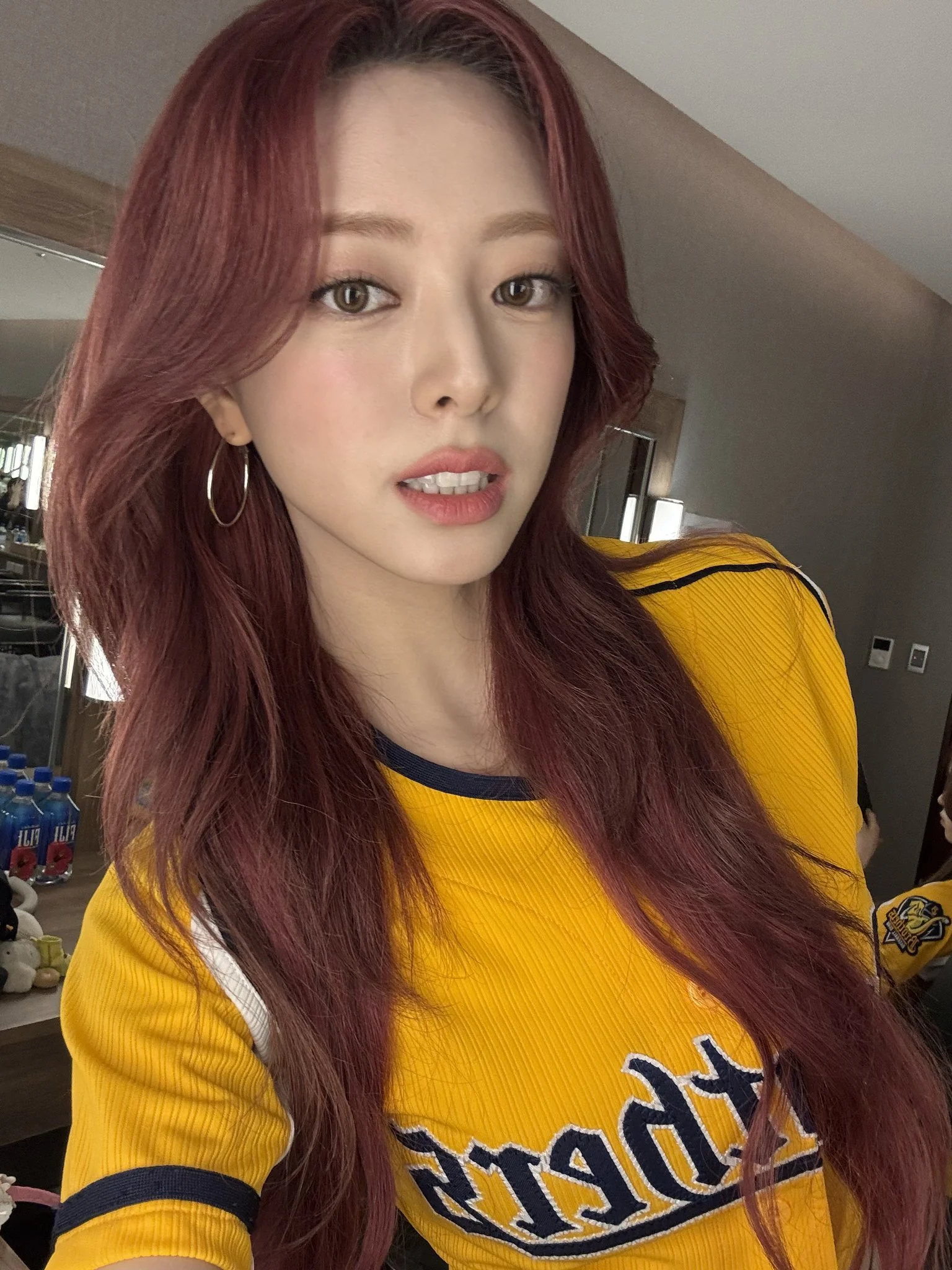 Itzy Yuna picture 2 of 3