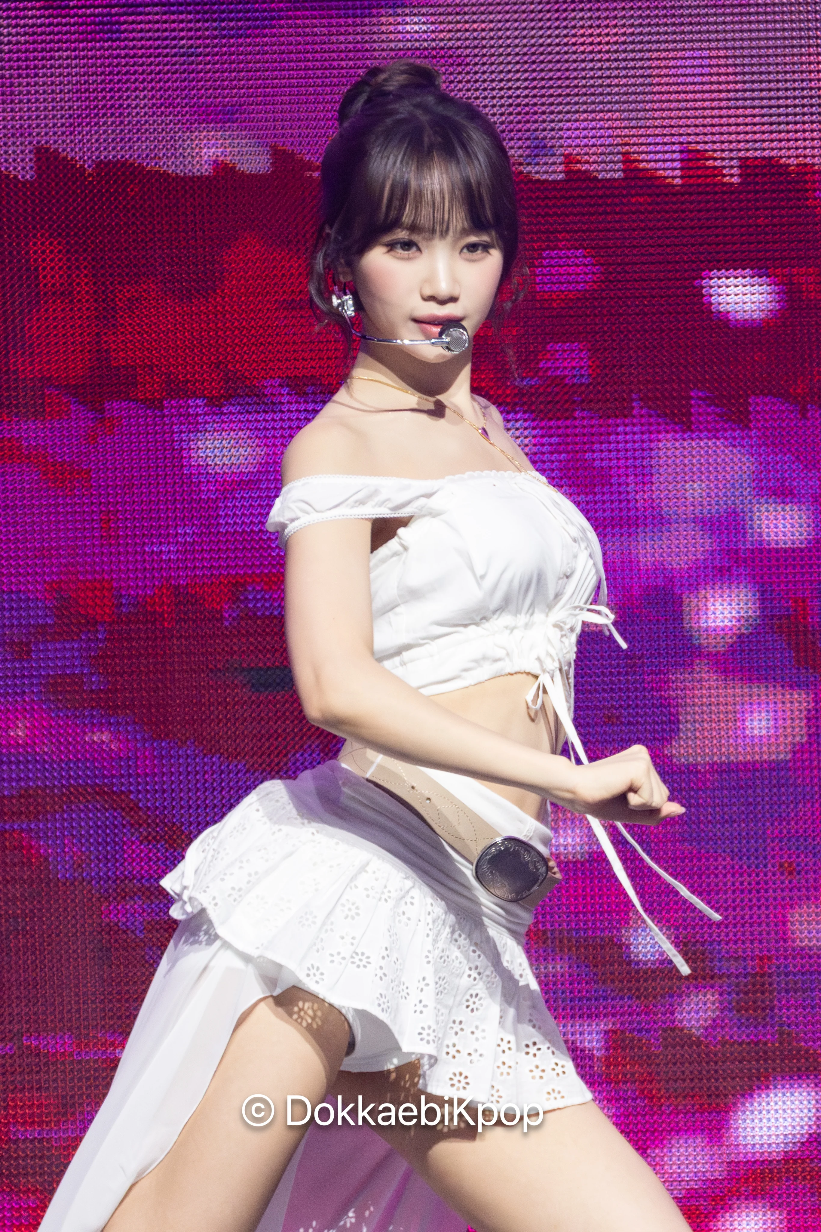 Chaewon picture 2 of 2