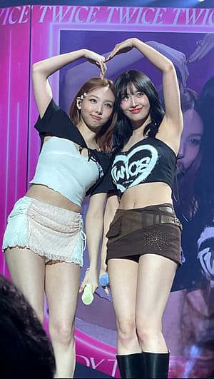 TWICE Nayeon Momo'