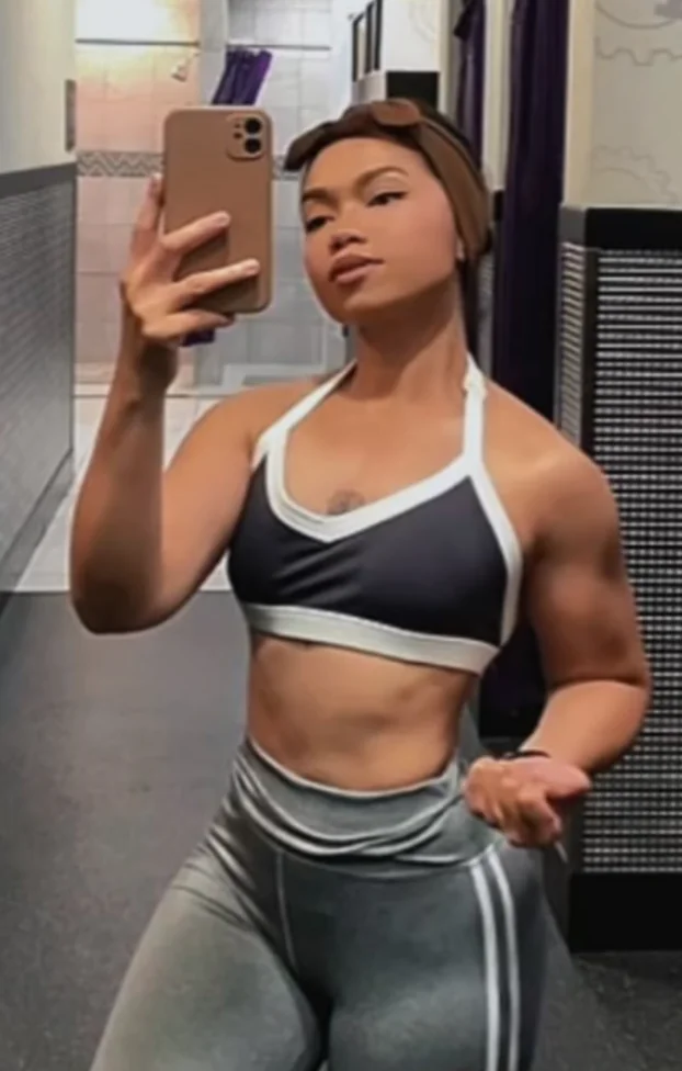 Yanah flexing follow her instagram @yanah1992 picture 1 of 1