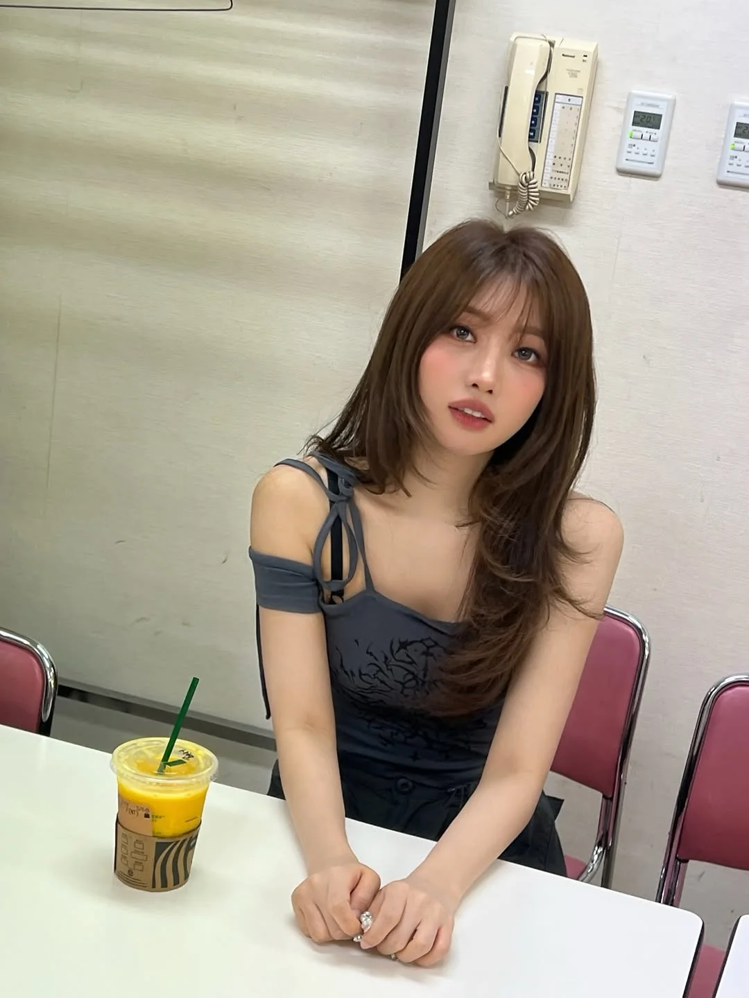 EVERGLOW Sihyeon picture 1 of 5