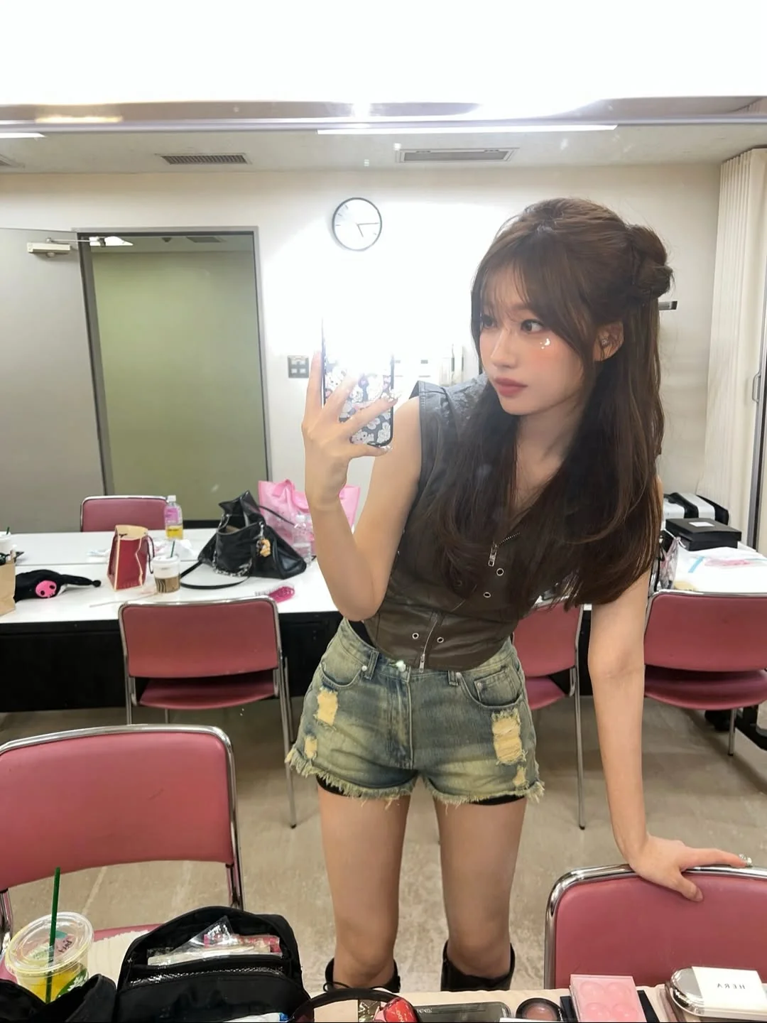 EVERGLOW Sihyeon picture 3 of 5