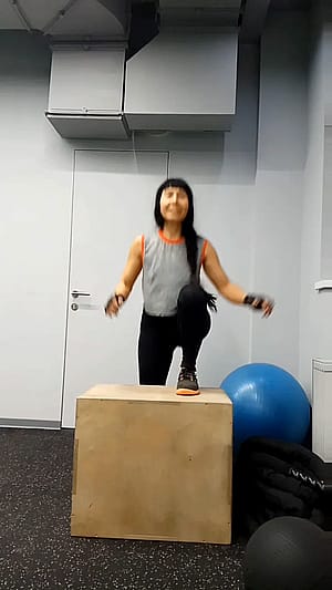 My trainer forgets to count reps because he listens to me instead 🎥'