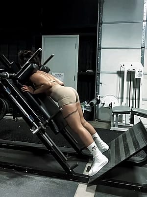 Yanah working out follow her instagram @yanah1992'