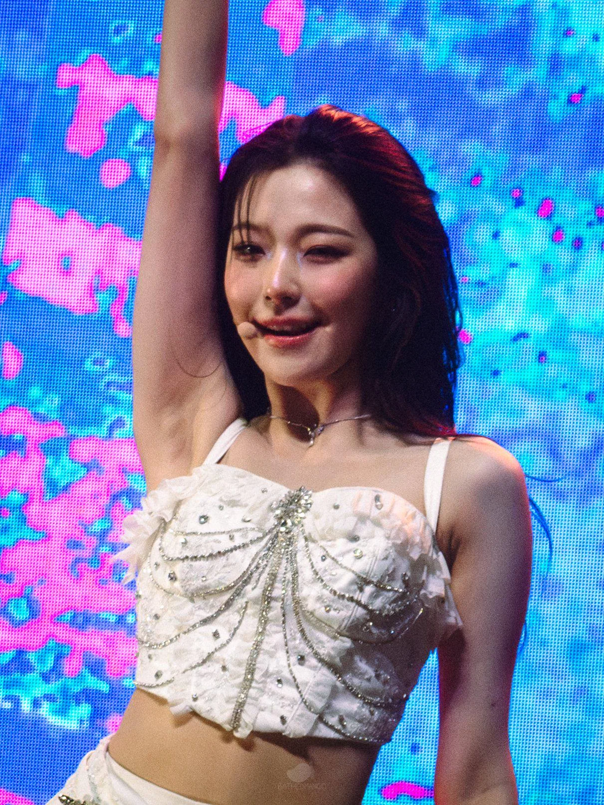 fromis_9 Jiheon picture 1 of 1