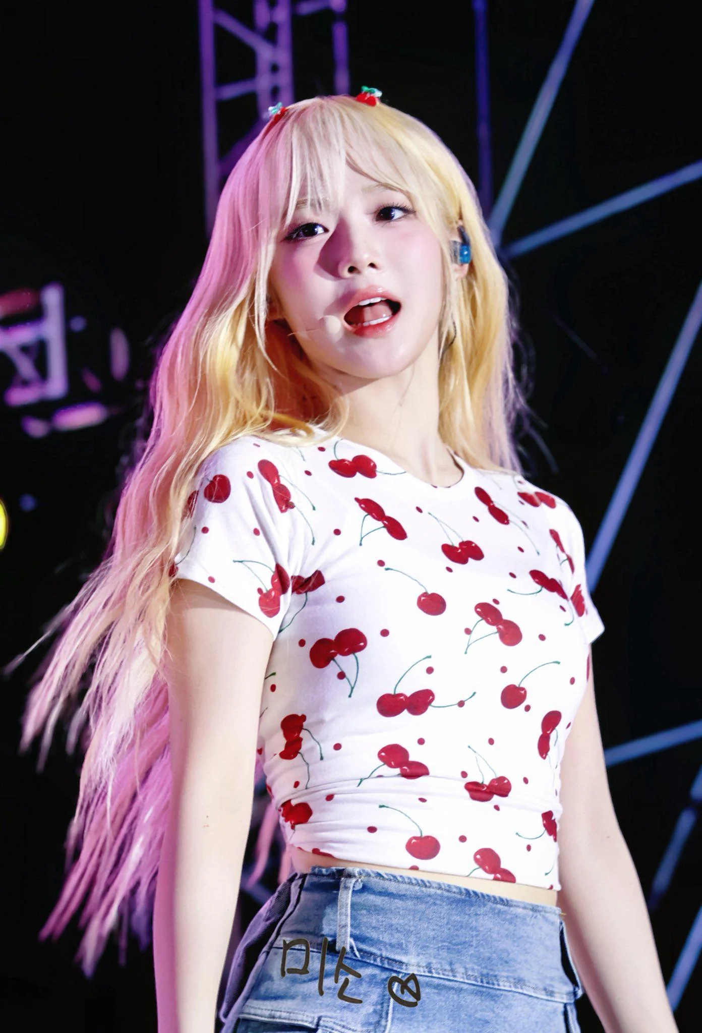 tripleS Seoyeon picture 1 of 1