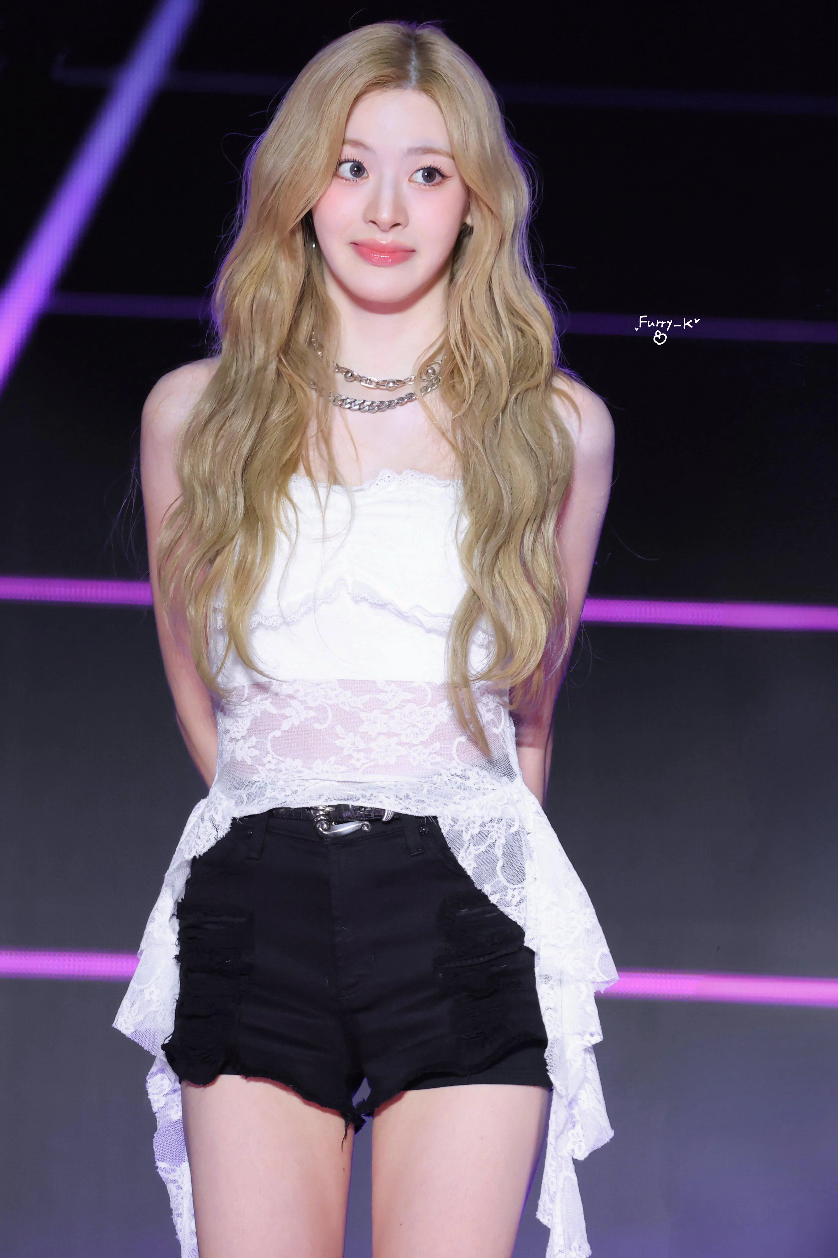 STAYC Seeun picture 1 of 1