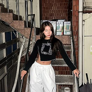 Black crop top and white sweatpants'