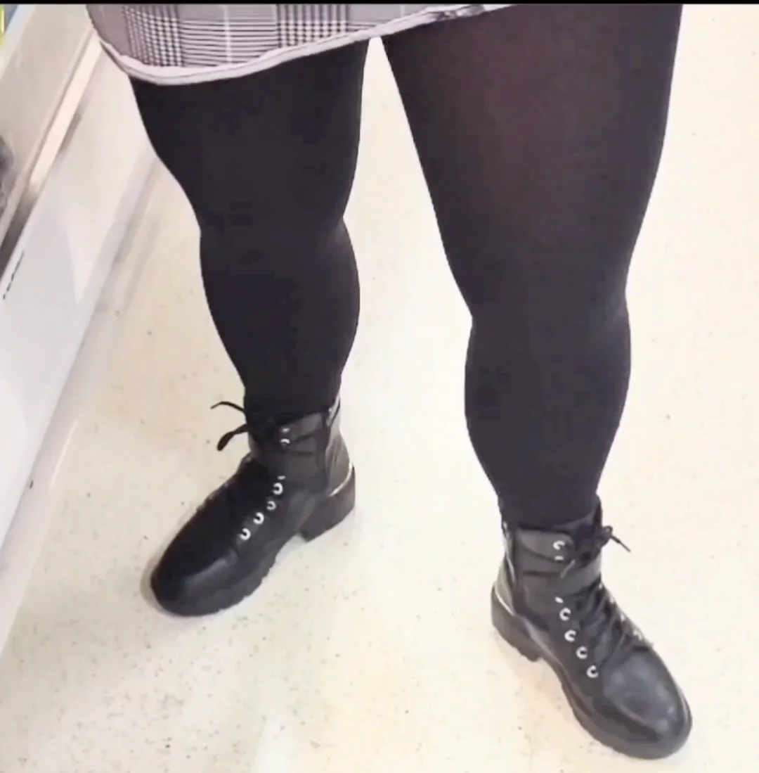 Strong legs from this Filipina girl picture 1 of 2