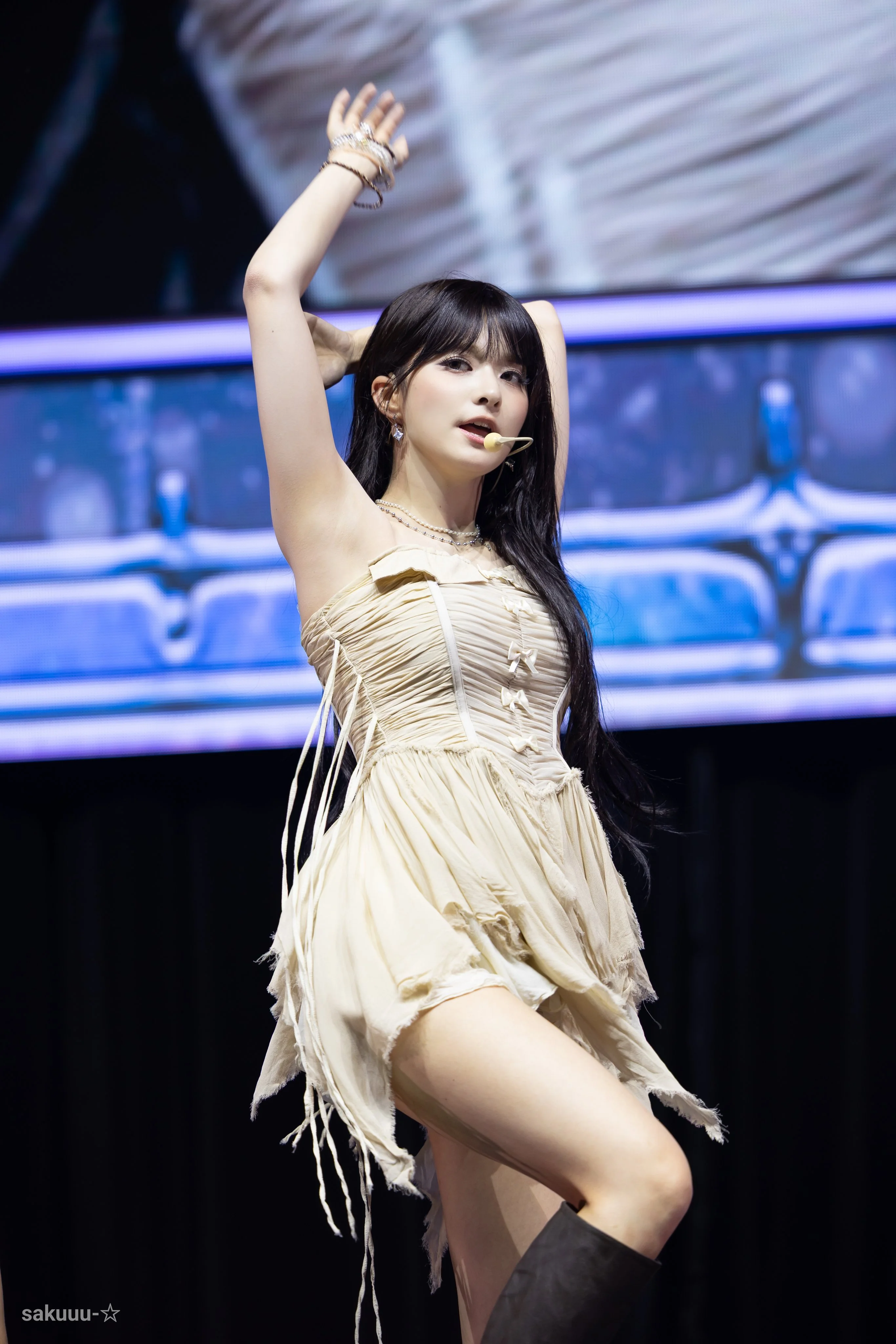 fromis_9 Nagyung picture 1 of 2