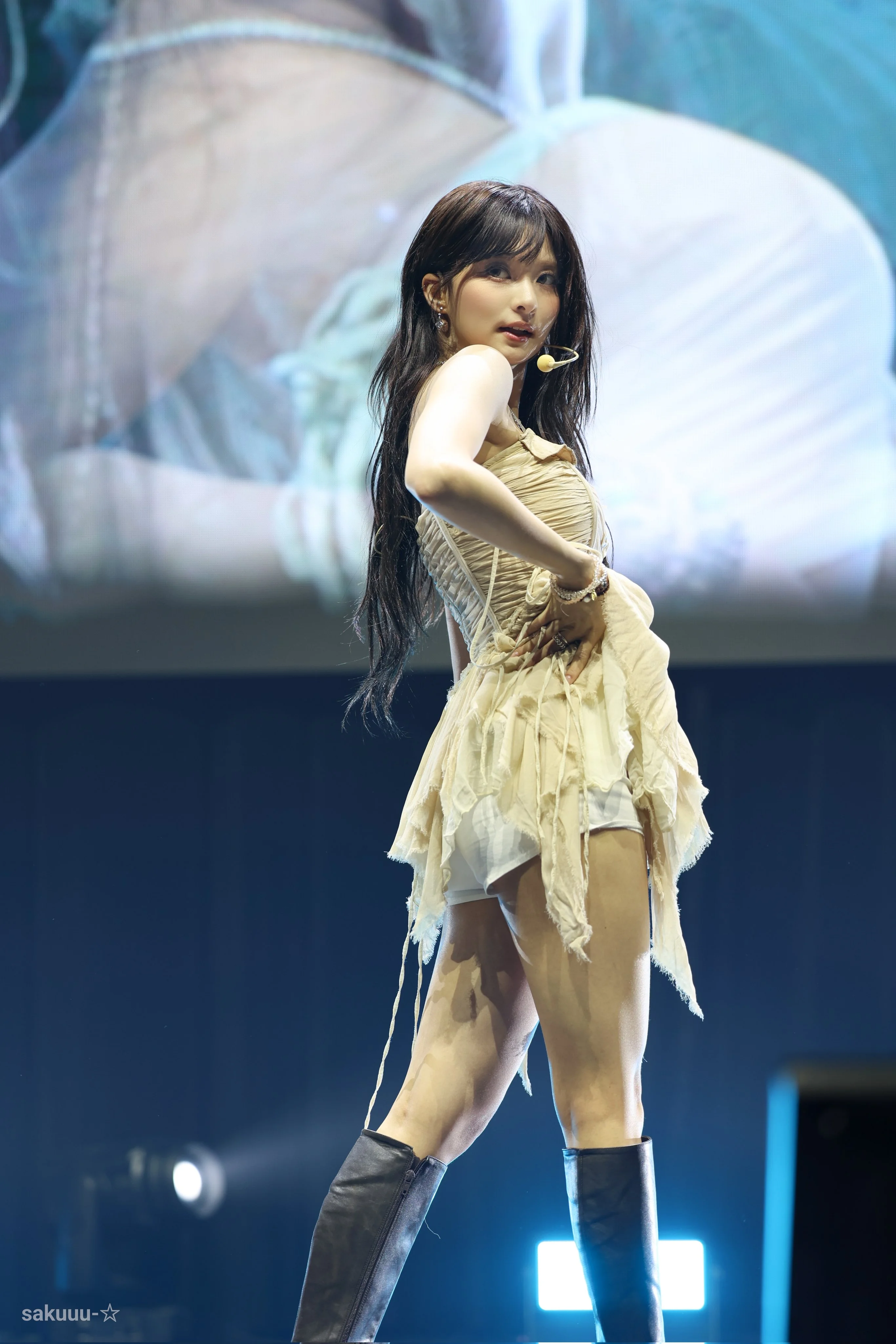 fromis_9 Nagyung picture 2 of 2
