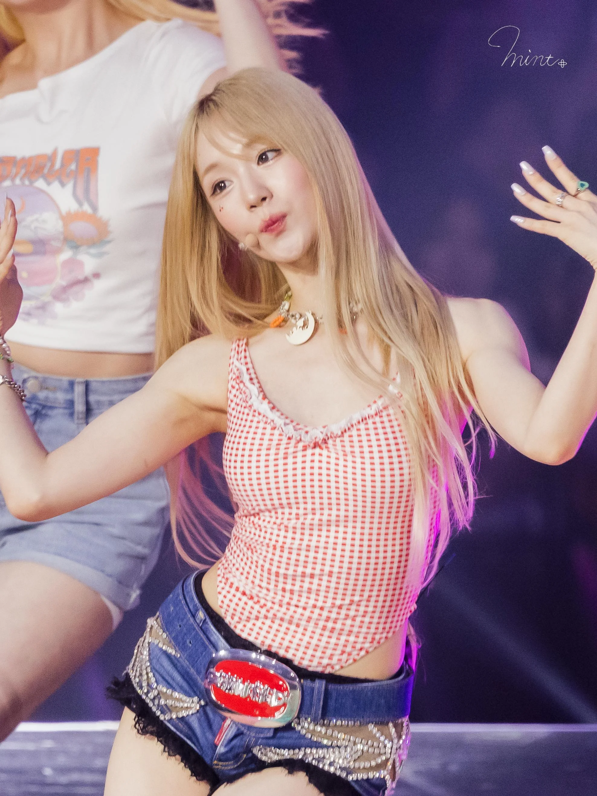 WOOAH Nana picture 1 of 1