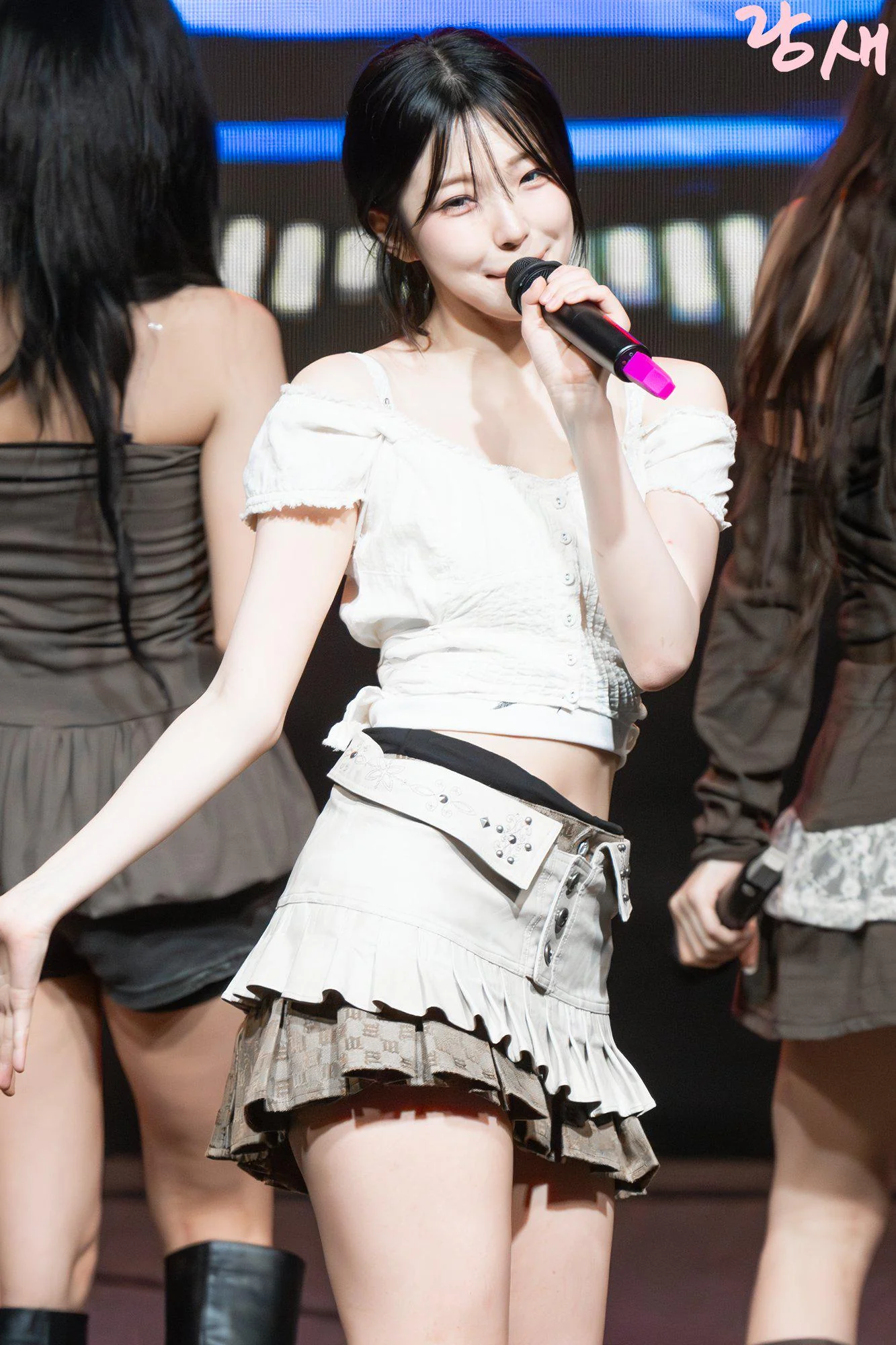 fromis_9 Jiheon picture 1 of 1