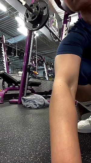 Yanah working out follow her instagram @yanah1992'
