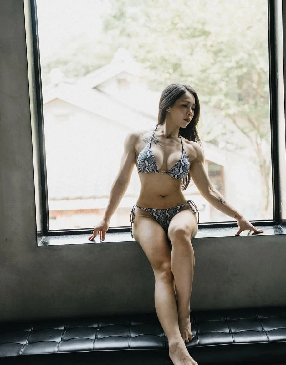 Tiana Yi picture 1 of 6