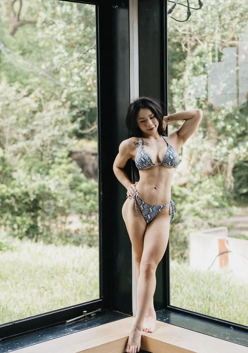 Tiana Yi picture 5 of 6