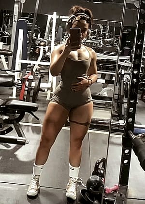 Yanah picture in the gym follow her instagram @yanah1992'