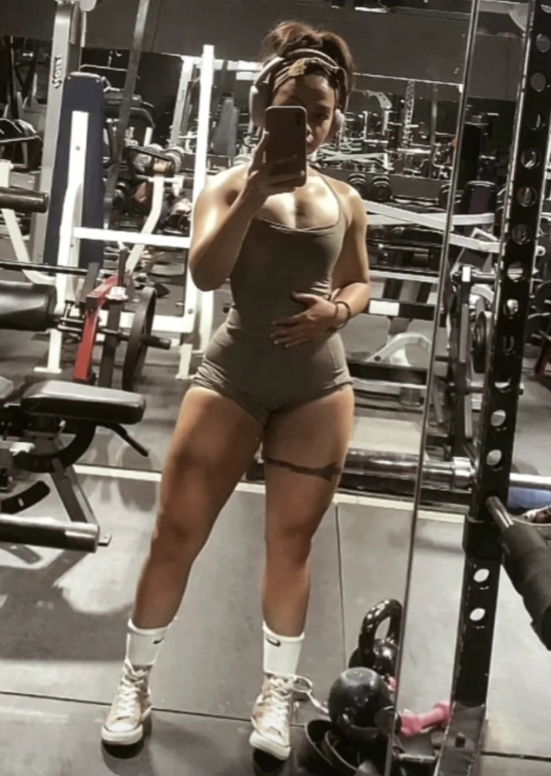 Yanah picture in the gym follow her instagram @yanah1992 picture 1 of 1