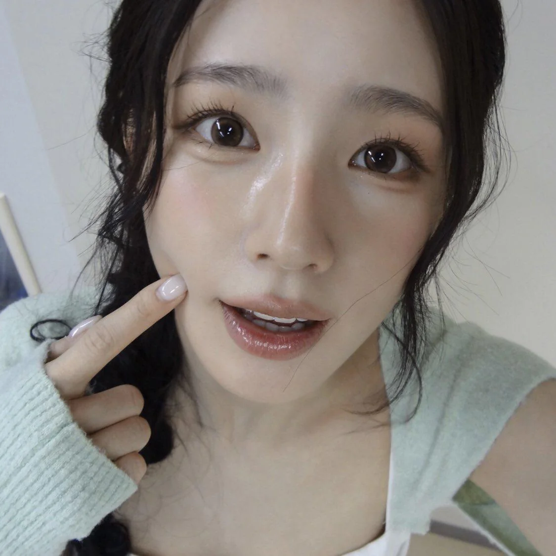 Miyeon picture 1 of 1