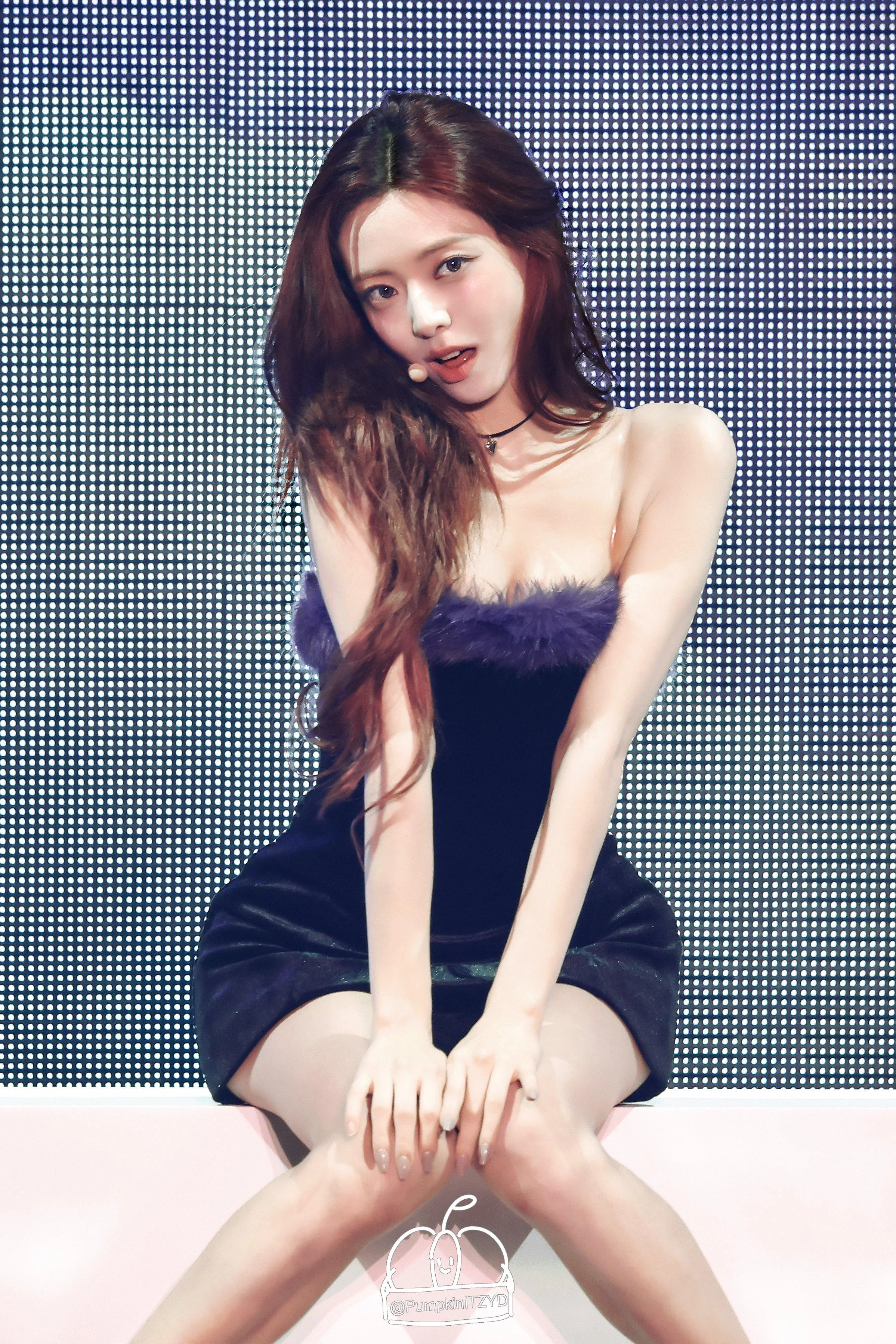 ITZY Yuna picture 1 of 1