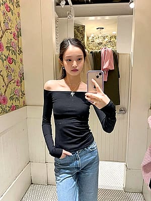 barely legal — would u make my pussy drip on your cock?'