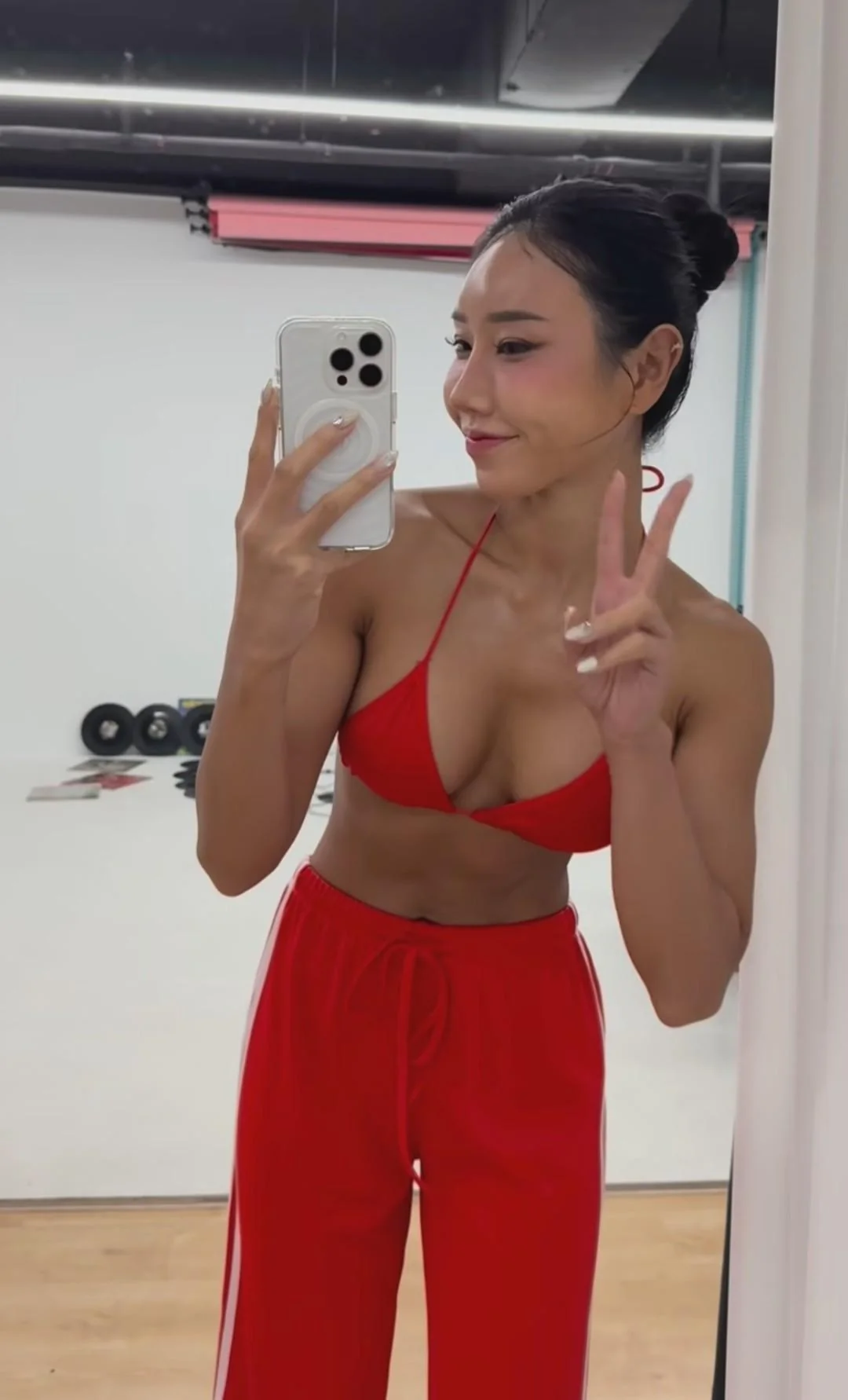 Kim Ara picture 2 of 6