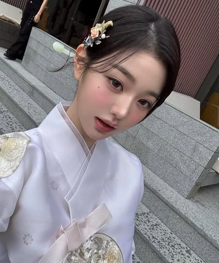 IVE - Wonyoung picture 1 of 1